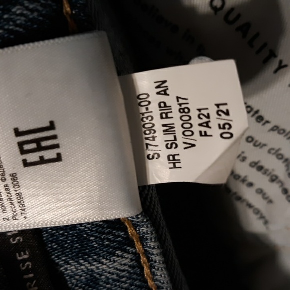 🆕️High Rise Slim Rip Ankle Jean - Picture 5 of 7